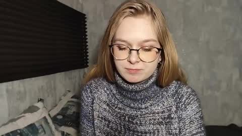 Snapshot of chanelledroz chatting on February 27, 7:41 am Lia online show from February 27, 7:41 am