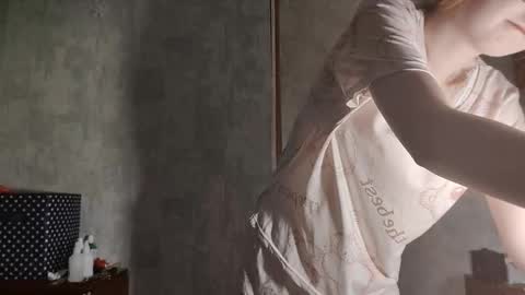 Snapshot of chanelledroz chatting on March 5, 7:48 am Lia online show from March 5, 7:48 am