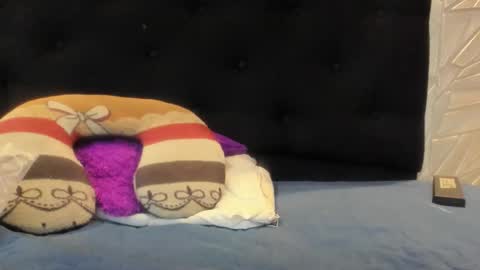 Snapshot of chanellejohnson_ chatting on November 13, 6:18 pm chanellejohnson_ online show from November 13, 6:18 pm