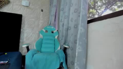 Snapshot of chanellejohnson_ chatting on November 20, 6:51 pm chanellejohnson_ online show from November 20, 6:51 pm