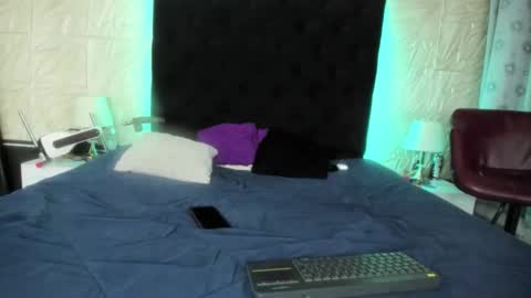 Snapshot of chanellejohnson_ chatting on December 1, 11:21 pm chanellejohnson_ online show from December 1, 11:21 pm