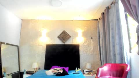 Snapshot of chanellejohnson_ chatting on January 7, 6:21 pm chanellejohnson_ online show from January 7, 6:21 pm