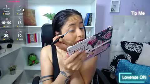 Snapshot of chantal_adams0 chatting on June 16, 5:04 pm chantal online show from June 16, 5:04 pm