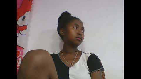 Snapshot of chantale483461 chatting on April 26, 4:54 am chantale483461 online show from April 26, 4:54 am