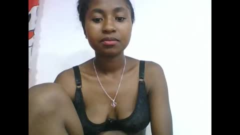 Snapshot of chantale483461 chatting on May 1, 5:39 pm chantale483461 online show from May 1, 5:39 pm