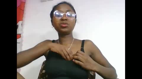 Snapshot of chantale483461 chatting on May 3, 8:42 am chantale483461 online show from May 3, 8:42 am