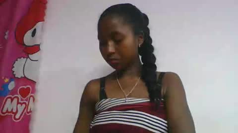 Snapshot of chantale483461 chatting on May 7, 6:13 pm chantale483461 online show from May 7, 6:13 pm