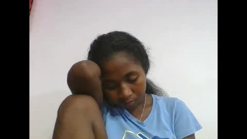 Snapshot of chantale483461 chatting on May 17, 5:09 pm chantale483461 online show from May 17, 5:09 pm