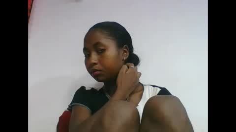 Snapshot of chantale483461 chatting on May 18, 5:02 am chantale483461 online show from May 18, 5:02 am