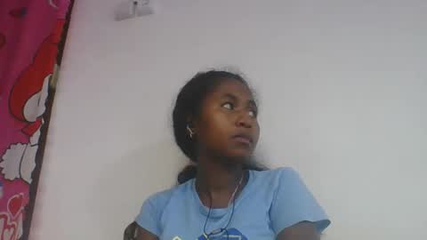 Snapshot of chantale483461 chatting on May 20, 6:03 pm chantale483461 online show from May 20, 6:03 pm