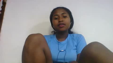 Snapshot of chantale483461 chatting on May 26, 5:09 pm chantale483461 online show from May 26, 5:09 pm