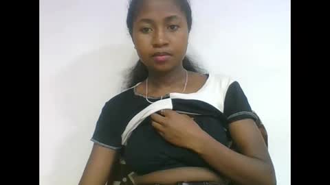 Snapshot of chantale483461 chatting on May 28, 10:12 am chantale483461 online show from May 28, 10:12 am