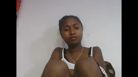 Snapshot of chantale483461 chatting on May 29, 6:44 am chantale483461 online show from May 29, 6:44 am
