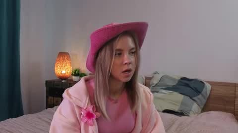 Snapshot of chantalglos chatting on November 26, 9:10 am Milana online show from November 26, 9:10 am