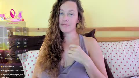 Snapshot of chantarra chatting on November 4, 6:07 pm Chantarra Chant Chanty C Lady C please not baby babe BB or other pet names online show from November 4, 6:07 pm