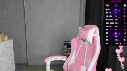 Suzanna Snow online show from February 18, 4:15 am