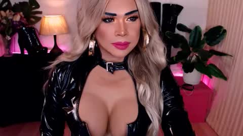 charismatic_apple online show from January 14, 5:40 pm