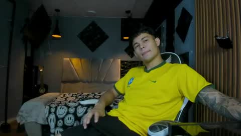 Snapshot of charken_sky_ chatting on June 13, 11:19 am charken_sky_ online show from June 13, 11:19 am