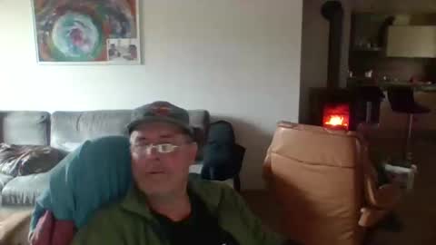 Snapshot of charles6064 chatting on February 11, 9:42 am charles6064 online show from February 11, 9:42 am