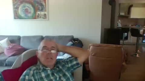 Snapshot of charles6064 chatting on May 22, 11:27 am charles6064 online show from May 22, 11:27 am