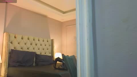 charlesbrown_ online show from November 18, 12:20 pm