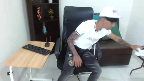 Charlie oconnor online show from December 27, 4:26 am