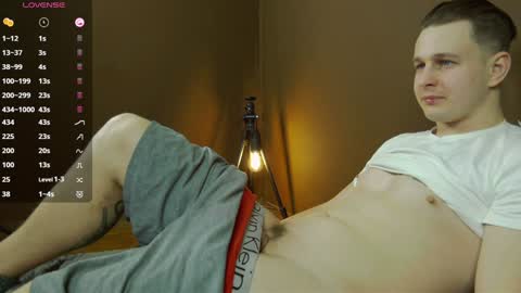 Snapshot of charlie_smiley chatting on December 14, 5:18 am Charlie Smiley online show from December 14, 5:18 am