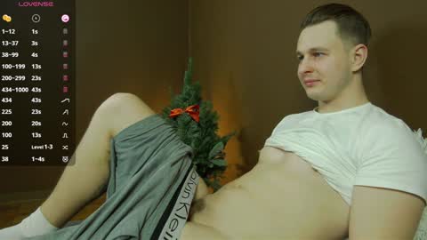 Snapshot of charlie_smiley chatting on January 3, 2:32 am Charlie Smiley online show from January 3, 2:32 am