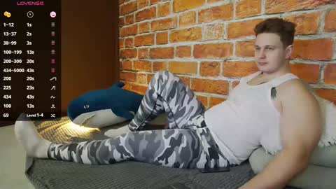 Snapshot of charlie_smiley chatting on December 14, 10:20 am Charlie Smiley online show from December 14, 10:20 am