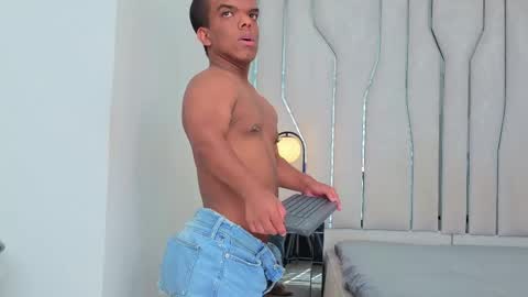 charlie_walkerr online show from April 20, 7:48 pm