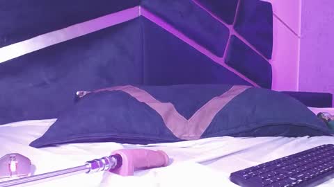 Snapshot of charlie_williams_1 chatting on January 11, 11:24 pm CHARLIE online show from January 11, 11:24 pm