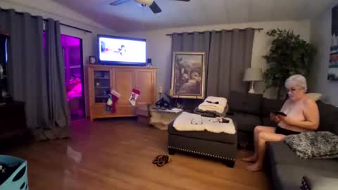 charliebroun online show from December 3, 4:20 am