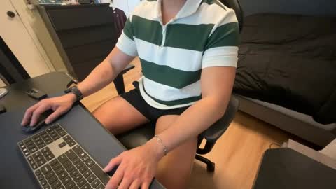 charliekkw online show from April 20, 10:44 pm