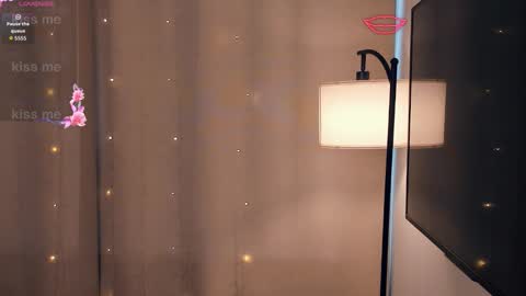 Yumi online show from February 5, 8:30 am