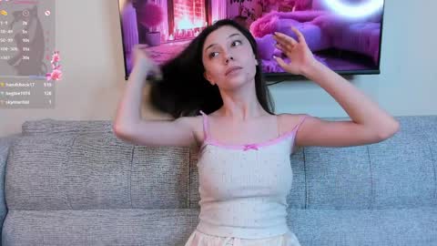 Yumi online show from April 9, 9:09 pm