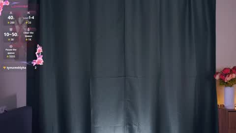 Yumi online show from April 18, 7:18 pm