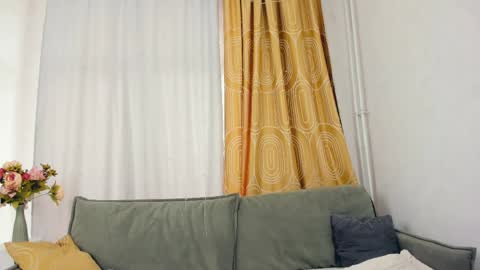 Yumi online show from April 22, 8:06 am