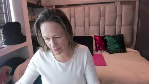 Snapshot of charlot_milf chatting on October 4, 12:03 pm Charlot milf online show from October 4, 12:03 pm