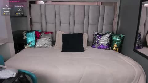 Snapshot of charlot_milf chatting on October 16, 12:06 pm Charlot milf online show from October 16, 12:06 pm