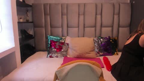 Snapshot of charlot_milf chatting on October 22, 11:54 am Charlot milf online show from October 22, 11:54 am