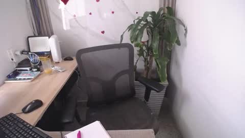 Charlote Walker online show from February 17, 9:41 pm