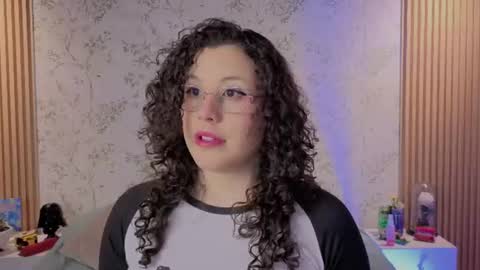 Snapshot of charlote__miller chatting on June 26, 11:47 am You honey online show from June 26, 11:47 am