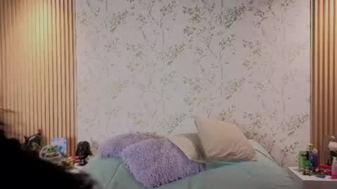 Snapshot of charlote__miller chatting on July 2, 11:49 am You honey online show from July 2, 11:49 am
