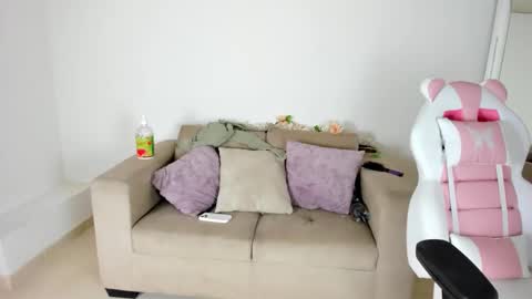    online show from February 9, 10:54 pm