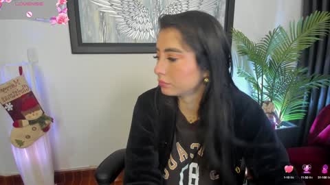 Snapshot of charlote_horny chatting on December 28, 7:11 am Charlote online show from December 28, 7:11 am