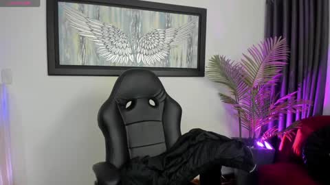 Snapshot of charlote_horny chatting on February 7, 2:19 am Charlote online show from February 7, 2:19 am