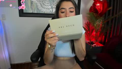 Snapshot of charlote_horny chatting on February 18, 3:32 pm Charlote online show from February 18, 3:32 pm