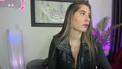 Snapshot of charlote_horny chatting on February 25, 7:25 pm Charlote online show from February 25, 7:25 pm