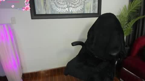Snapshot of charlote_horny chatting on March 3, 6:01 pm Charlote online show from March 3, 6:01 pm