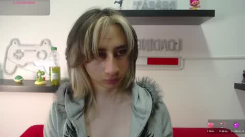 charlothe_dumont online show from July 22, 6:43 pm